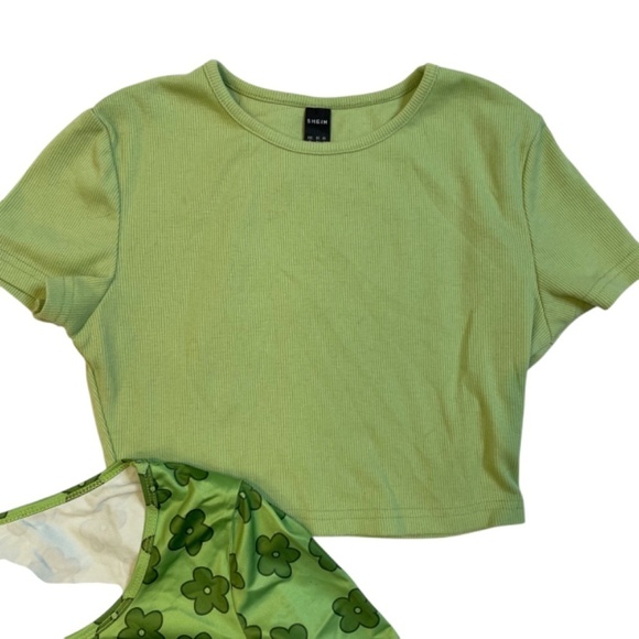 3 Tops 1 Hat Green Bundle 🤍 - Picture 2 of 9